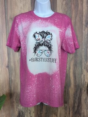 Gildan Pink Bleached #HairstylistLife Graphic Tee M        Q241